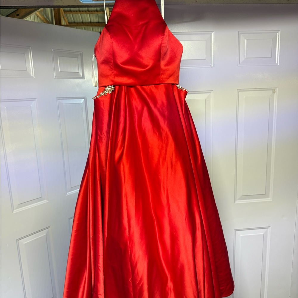 Elegant Red Satin Prom Dress